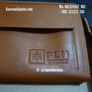 emboss tas pouch kulit