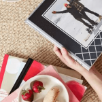 Buat Hadiah Buku Kenangan Foto Liburan Handmade