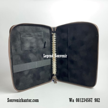 detil bagian dalam binder kulit