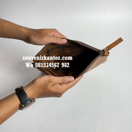 detil tas clutch untuk suvenir di cikarang
