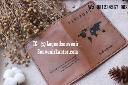 souvenir gathering paspord holder kulit