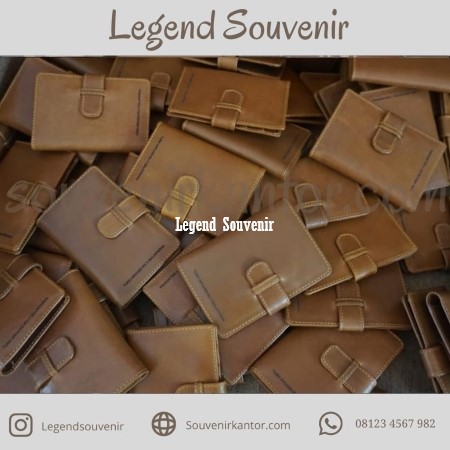 souvenir kulit card holder untuk merchandise perusahaan