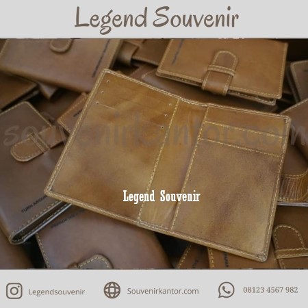 fitur card holder souvenir perusahaan