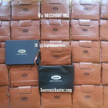 jasa souvenir perusahaan clutch bag kulit