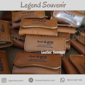 dompet gantungan kunci kulit custom souvenir kantor banjarmasin ganci paket seminar kit