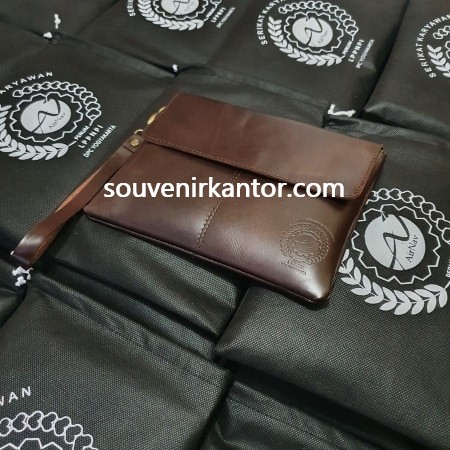 clutch kulit asli souvenir BRI clutch kulit asli souvenir BRI