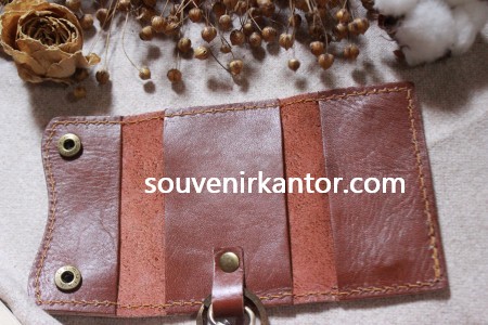 ide souvenir kantor gantungan kunci kulit