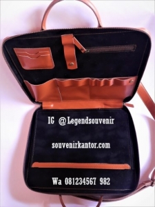 souvenir kantor solo tas kulit laptop