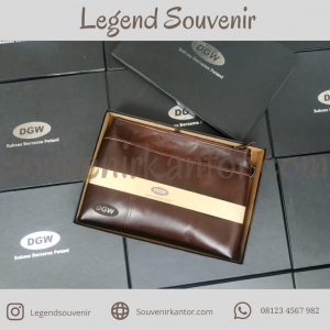 pengadaan barang souvenir kantor tas pouch kulit