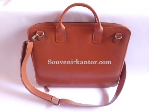 Tas Laptop Kulit Hadiah Tahun Baru Untuk Karyawan Kantor Yang Berkesan