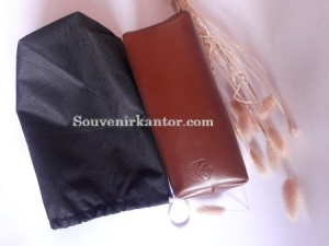 Tas Pouch Mini Hadiah Tahun Baru Untuk Karyawan Kantor Yang Berkesan